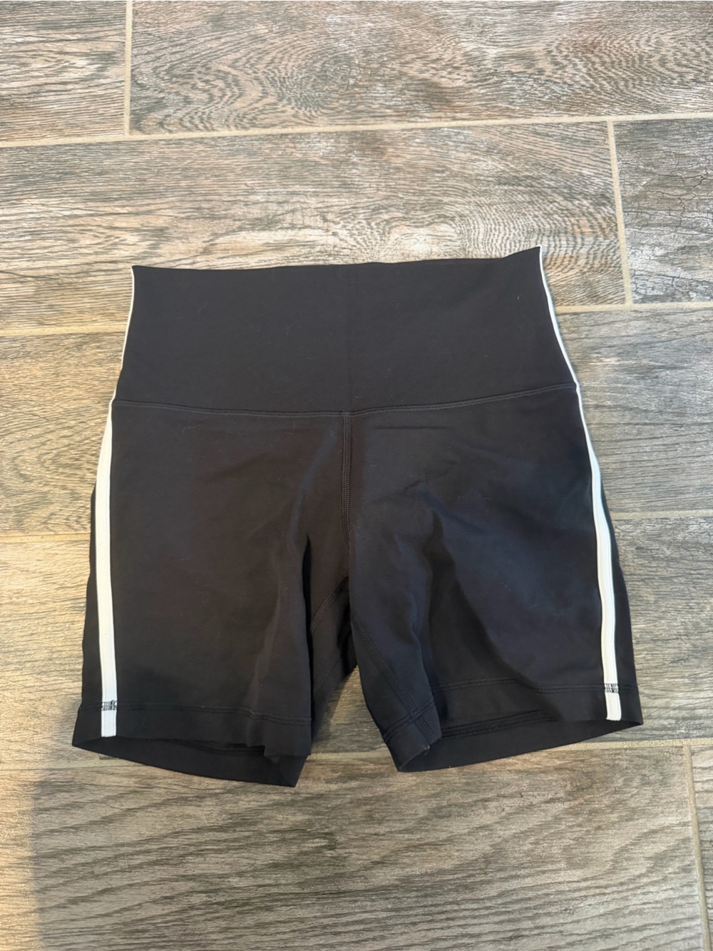 Align Trim Shorts 6”